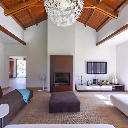 Private Pool And Jacuzzi By Galantevasques